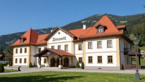 Sanatorium Zimowit w Dusznikach-Zdroju - widok z zewnątrz na budynek sanatorium zimowit duszniki zdrój nfz