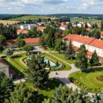 Panorama uzdrowiska Połczyn Zdrój z widokiem na Park Zdrojowy i sanatorium